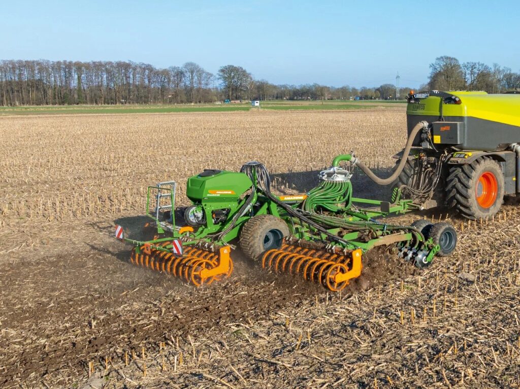 Catros+ 8003-2TX pro с навесной сеялкой GreenDrill 501