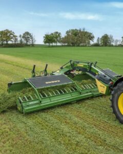 Новости от KRONE: презентована модель первого ленточного валкователя Swativo T 1040 Pro.